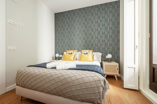 Jak połączyć farbę z tapetą? Inspiracje i wskaz&oacute;wki krok po kroku